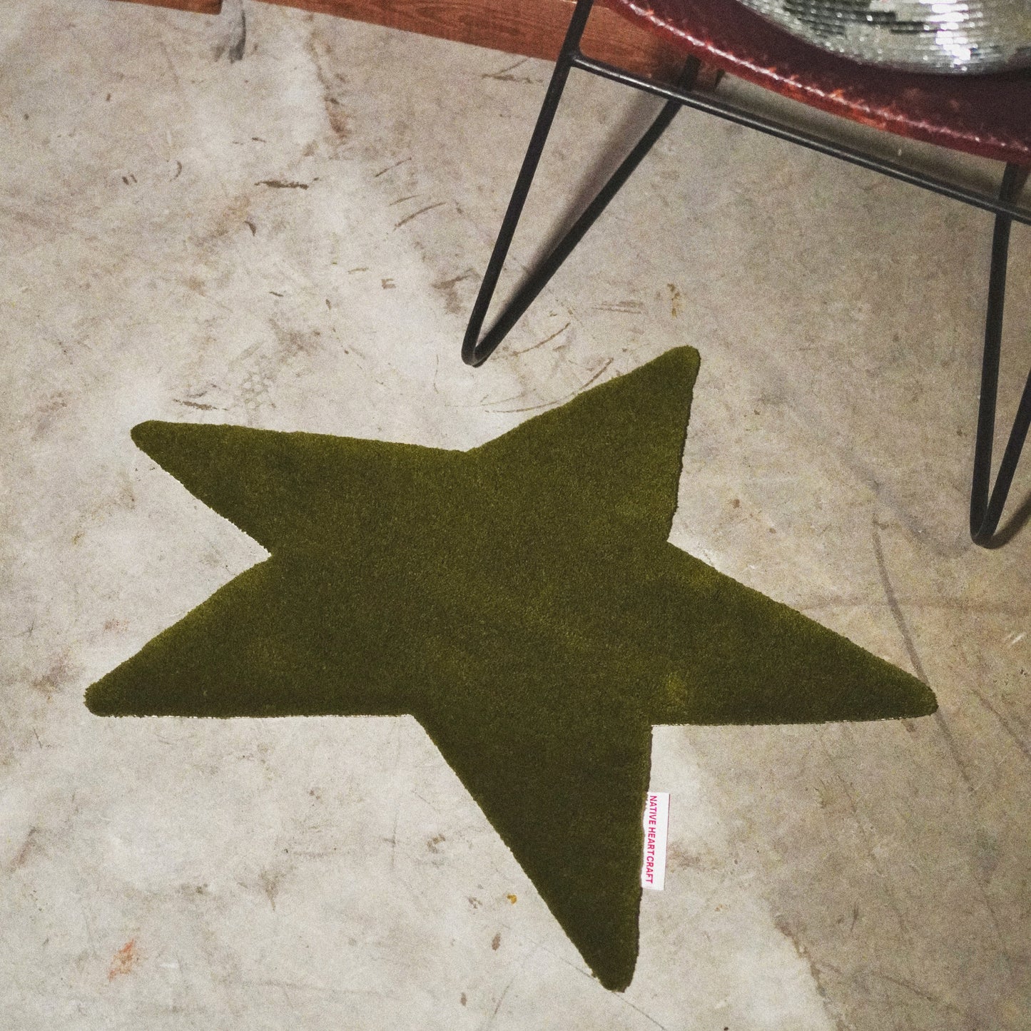 NERD STAR RUG - KHAKI
