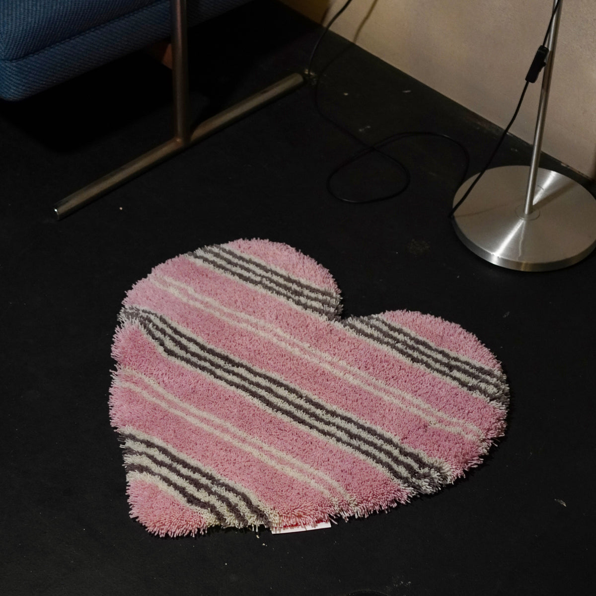 STRIPED HEART RUG - PINK