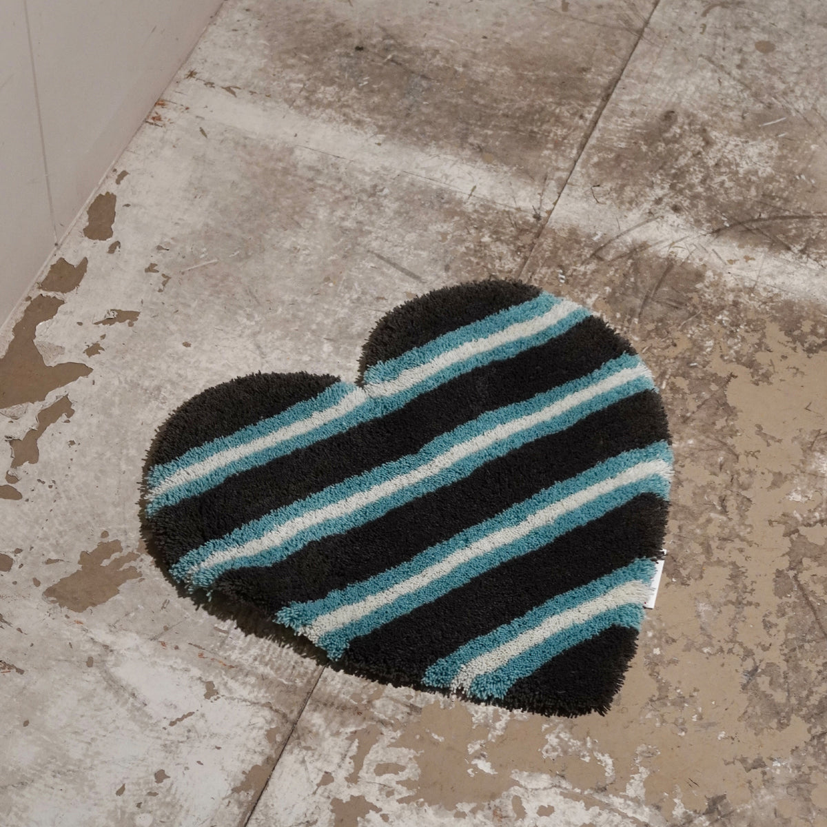 STRIPED HEART RUG - BLUE